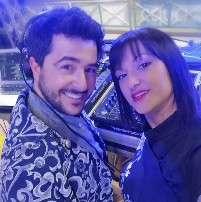 I due animatori senior del team Zenzero, Caponnetto e Scaffardi; la conca di Crissolo che sarà suggestivo scenario della gare di bob, dei laboratori e giochi musicali in terrazza; la locandina dell'evento