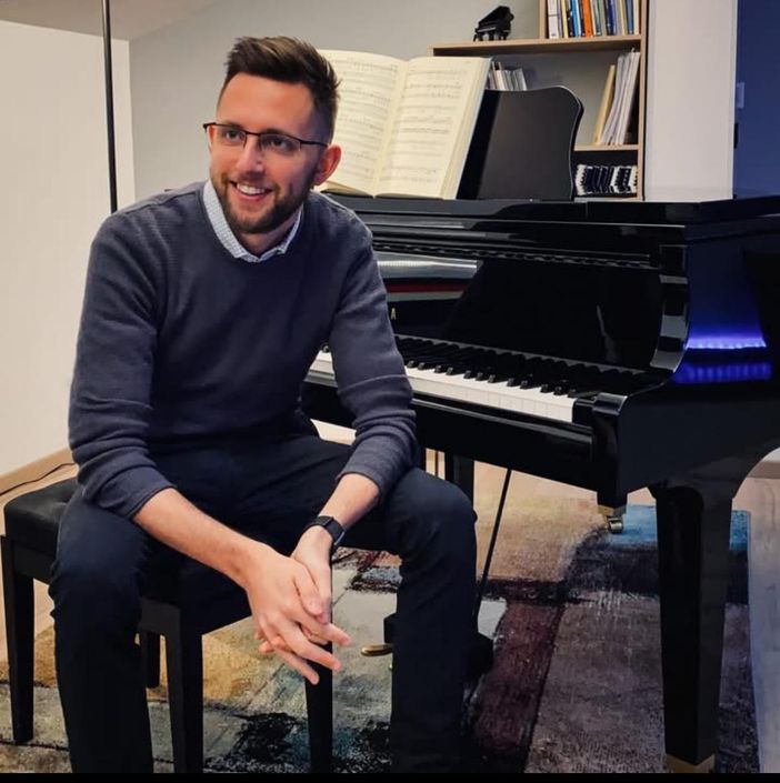 Arad, Romania: "Mirage of Voice" Accoglie il Maestro Cuneese Lorenzo Martini per una Masterclass di Canto Arad, Romania: "Mirage of Voice" Accoglie il Maestro Cuneese Lorenzo Martini per una Masterclass di Canto