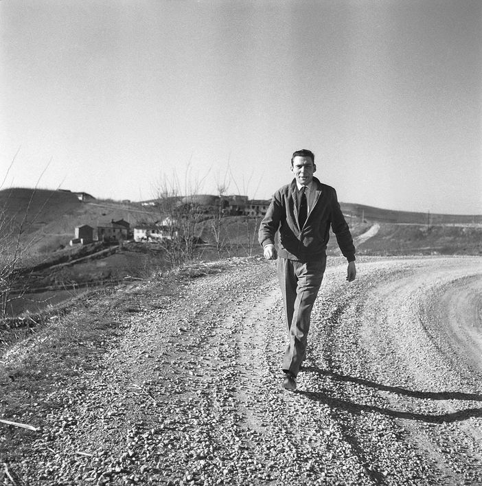 Beppe Fenoglio a Valdivilla nel 1958 (Foto di Aldo Agnelli archivio Centro Studi Beppe Fenoglio)