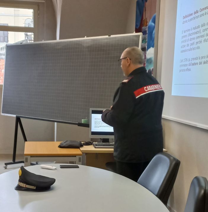 Un momento dell'incontro con il comandante Riccardo Tedeschi Un momento dell'incontro con il comandante Riccardo Tedeschi