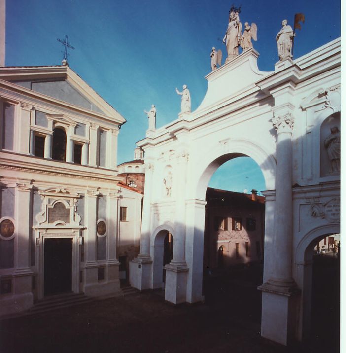 La chiesa di Sant'Agostino a Cherasco La chiesa di Sant'Agostino a Cherasco