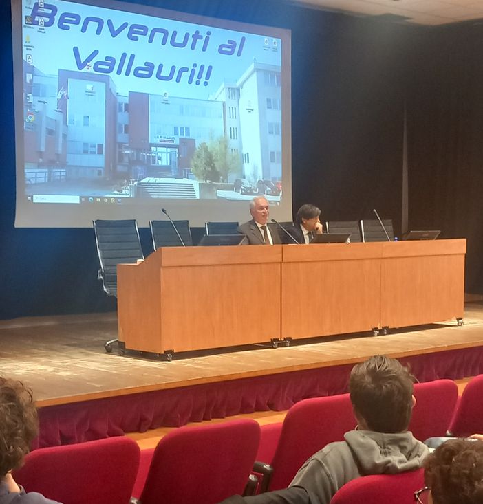 All'I.I.S "Vallauri" di Fossano incontro con lo storico Gianni Oliva