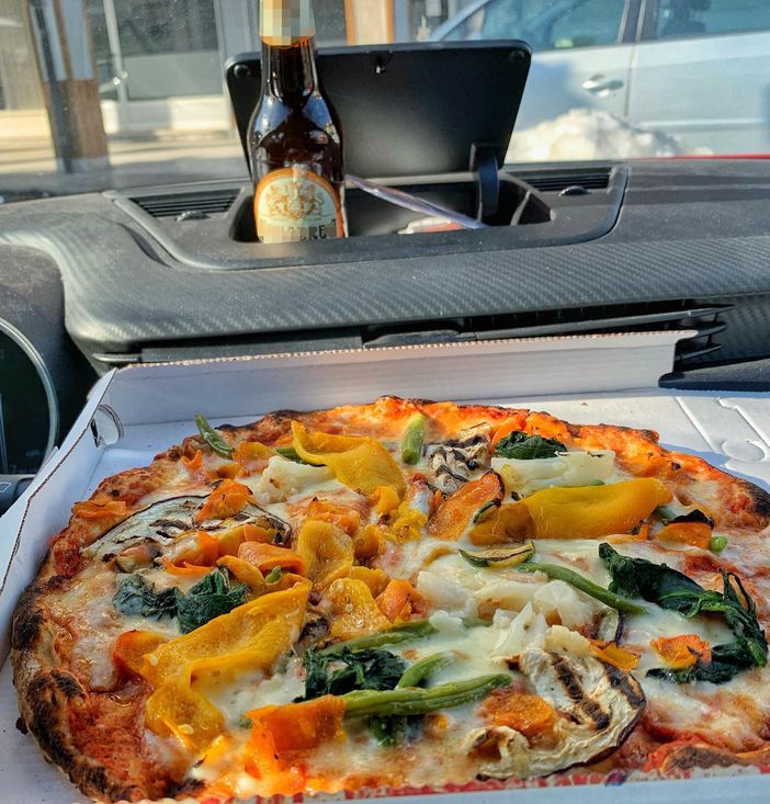 Pizza in auto e bisogni nei prati, se viaggi per lavoro in zona arancione