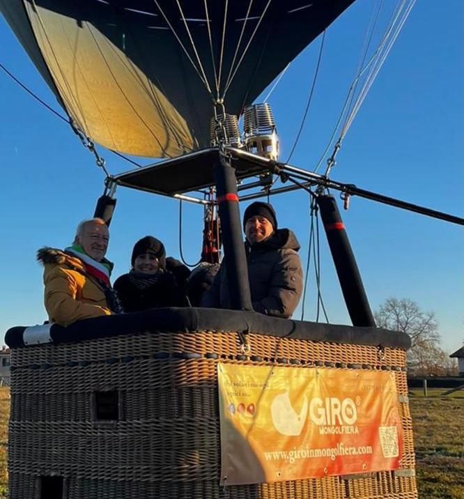 Dalla Liguria al Piemonte per rinnovare in mongolfiera le promesse di matrimonio