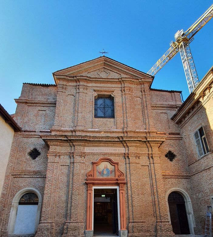 Saluzzo, facciata della Chiesa del Monastero di Santa Maria della Stella. Il complesso Saluzzo, facciata della Chiesa del Monastero di Santa Maria della Stella. Il complesso