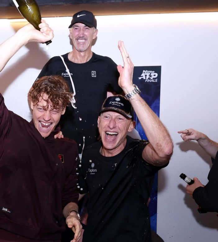 Il brindisi di SInner (Ph. Super Tennis)