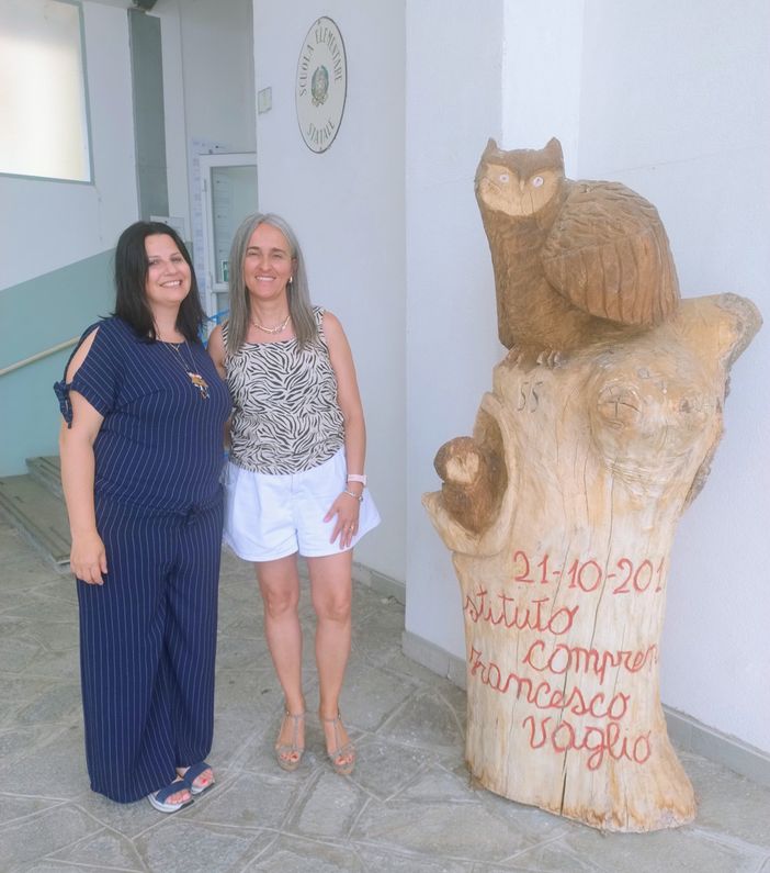 La dirigente scolastica Rossana Iadarola e la prof. Tomatis