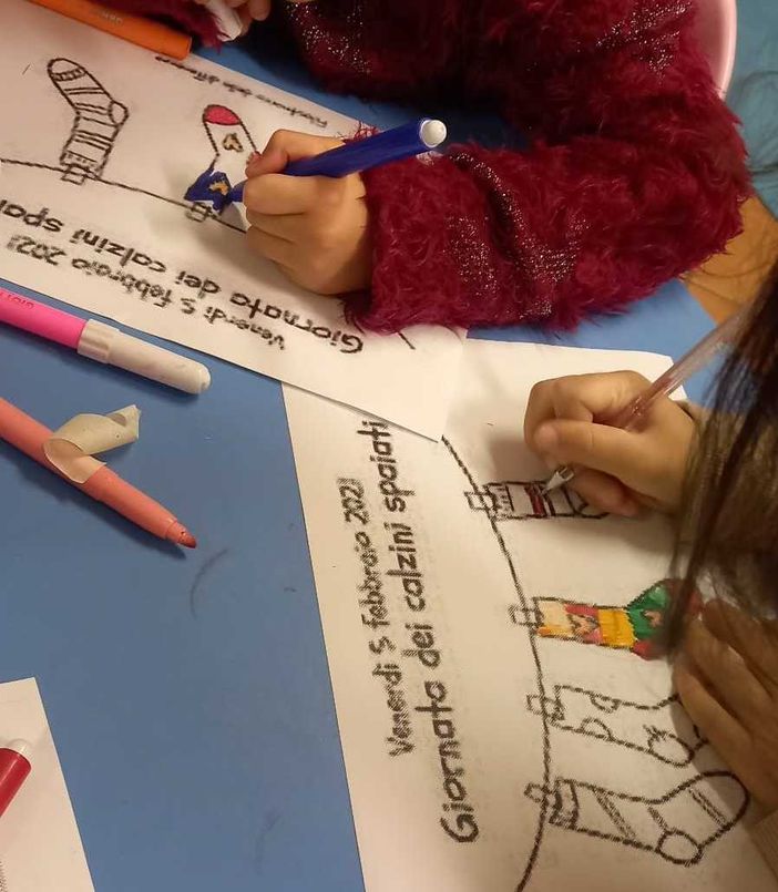 Oasi Giovani ha celebrato la “Giornata dei calzini spaiati”