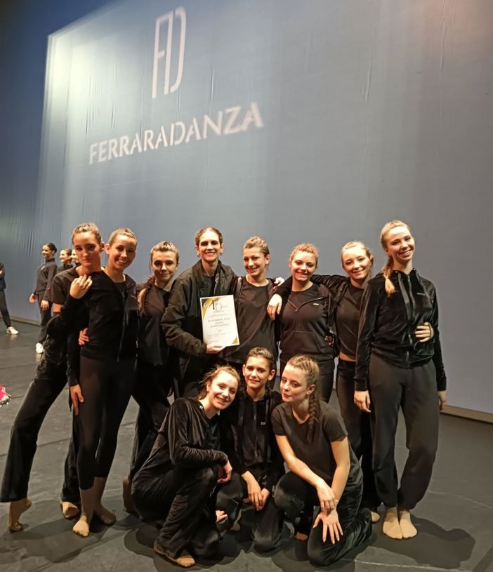 Buona Giornata Internazionale della Danza dalla scuola ArteDanza di Donatella Poggio