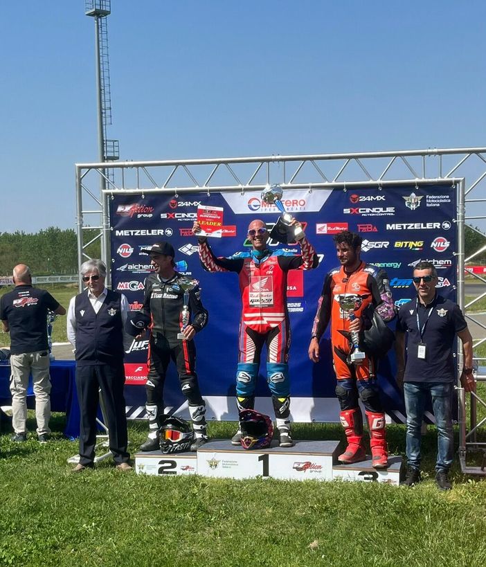Supermoto / Mauro Cucchietti fa il pieno ad Ottobiano Supermoto / Mauro Cucchietti fa il pieno ad Ottobiano