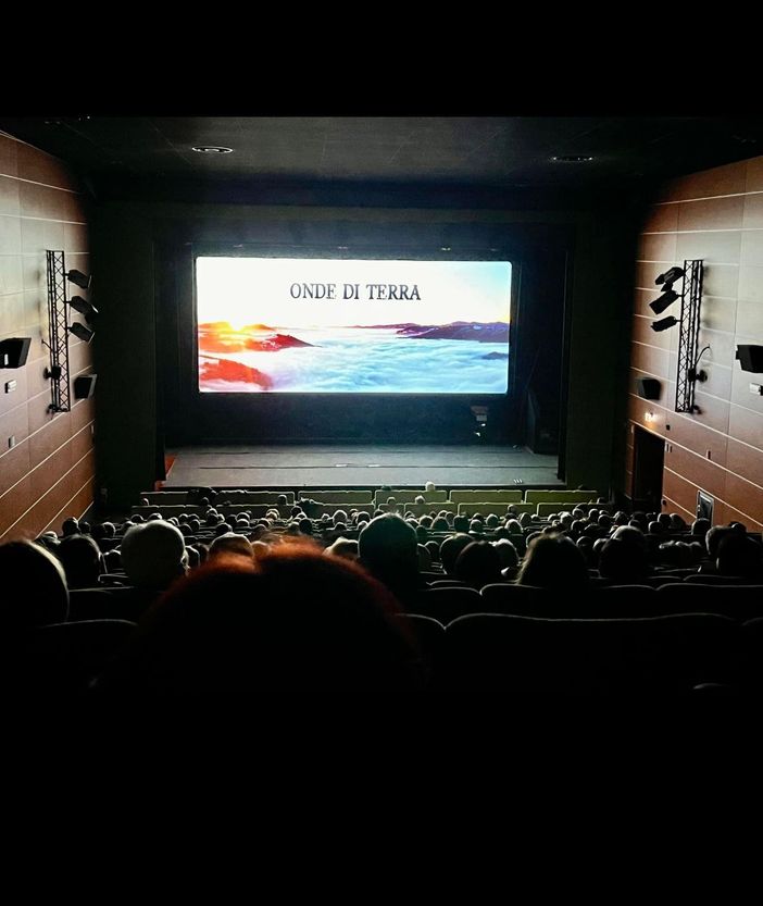 Cuneo, un successo la proiezione al cinema Monviso di "Onde di Terra"