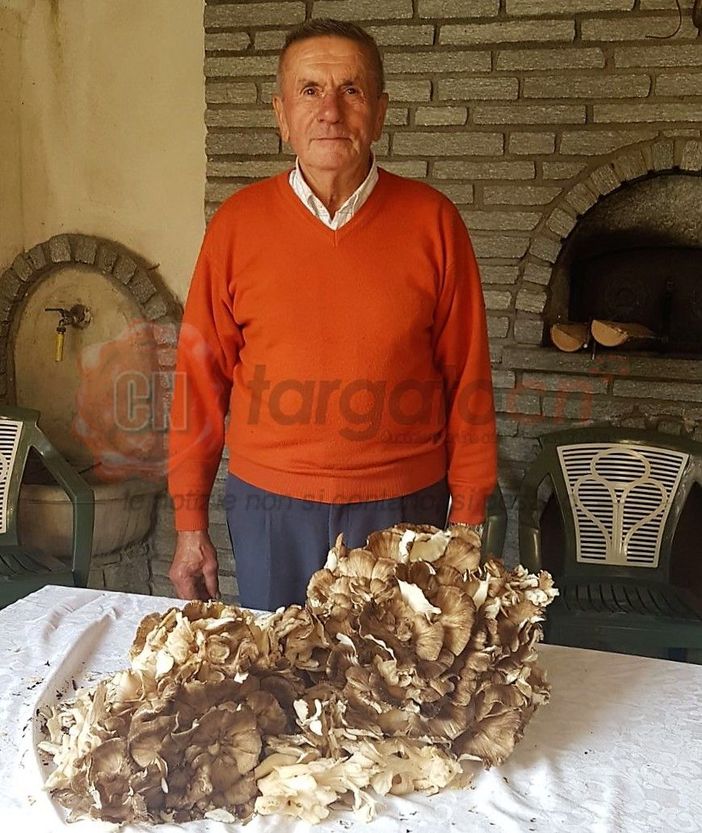 Aldo Genre posa con l'esemplare di "ürein" Aldo Genre posa con l'esemplare di "ürein"