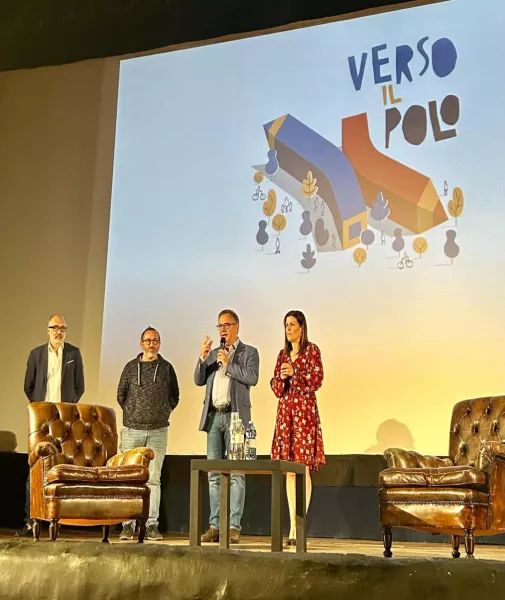 Un successo da tutto esaurito lo spettacolo buschese di Filippo Caccamo