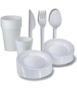 Piatti e bicchieri nella raccolta differenziata della plastica di Bra