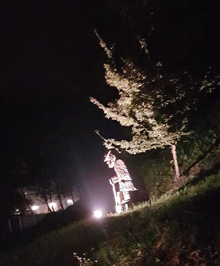 Alla ricerca notturna del Tartufo Bianco di Vezza con i trifolao Alla ricerca notturna del Tartufo Bianco di Vezza con i trifolao