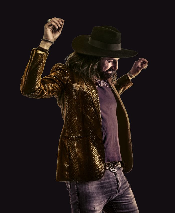 Il Festival dei Luoghi Comuni chiude la sua sesta edizione con Omar Pedrini Il Festival dei Luoghi Comuni chiude la sua sesta edizione con Omar Pedrini