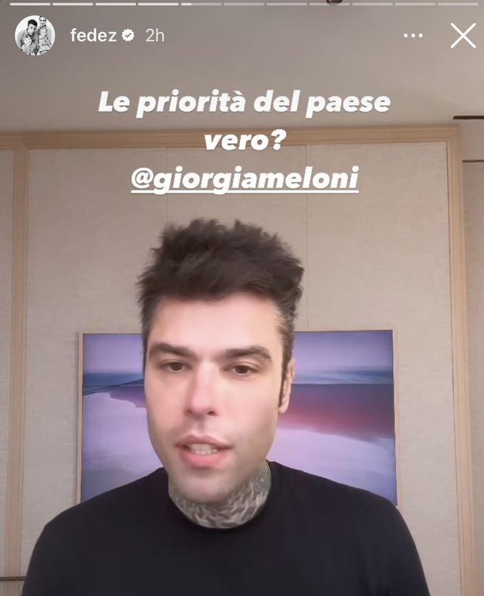 Fedez contro la Premier Meloni sul caso "pandori griffati". Il Codacons: "Ferragnez multati anche per le donazioni al San Raffaele"