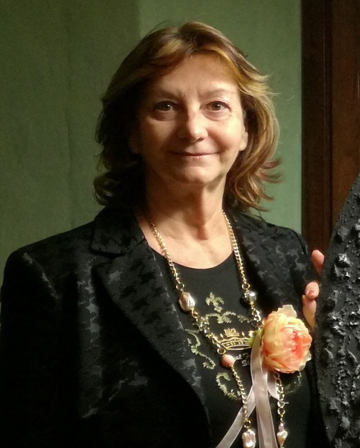 Cherasco, nella chiesa di San Gregorio apre la mostra "La creatività si veste d'Arte" Cherasco, nella chiesa di San Gregorio apre la mostra "La creatività si veste d'Arte"