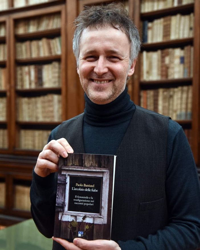 Paolo Battistel, autore de "L’Arcolaio delle Fiabe. Il femminile e la trasfigurazione nei racconti popolari" Paolo Battistel, autore de "L’Arcolaio delle Fiabe. Il femminile e la trasfigurazione nei racconti popolari"