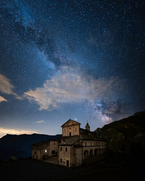 Castelmagno sotto le stelle (foto di Lorenzo Martini)