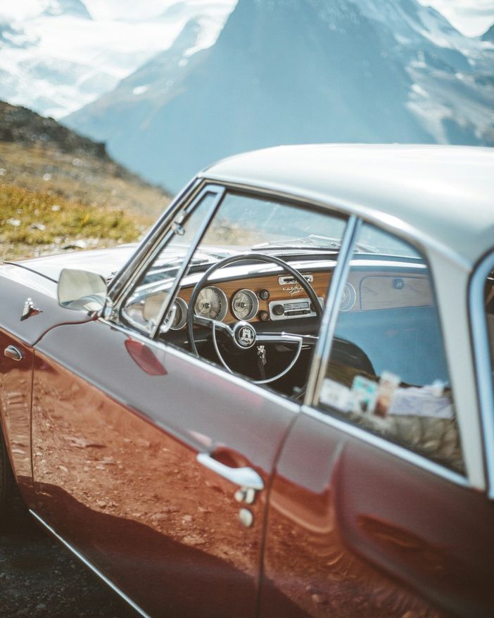 Viaggiare in Svizzera in auto: la guida completa alla vignetta