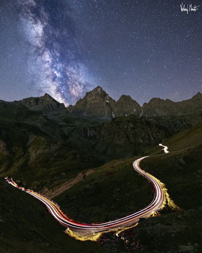 Il Monviso ruota con la Terra (Foto di Valerio Minato) Il Monviso ruota con la Terra (Foto di Valerio Minato)
