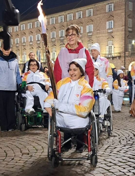 Sabina Fornetti atleta saluzzese di Sitting Volley tedofora a Torino per le Paralimpiadi Milano Cortina 2026