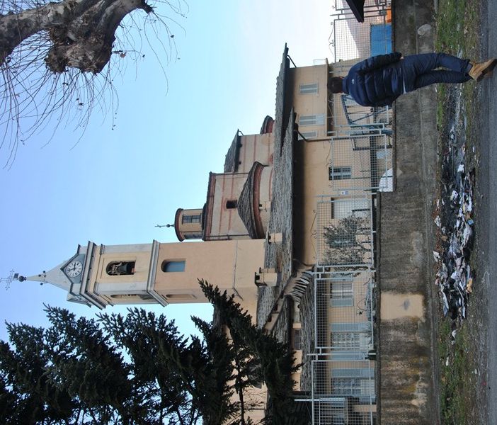 La scena del rogo del cassonetto, in piazzetta Piave