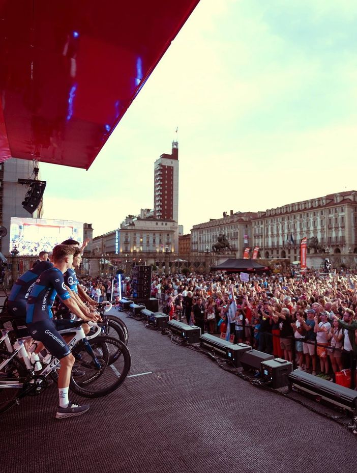 Vuelta a España 2025: da Alba a Limone Piemonte, un viaggio tra Langhe, borghi storici e montagne