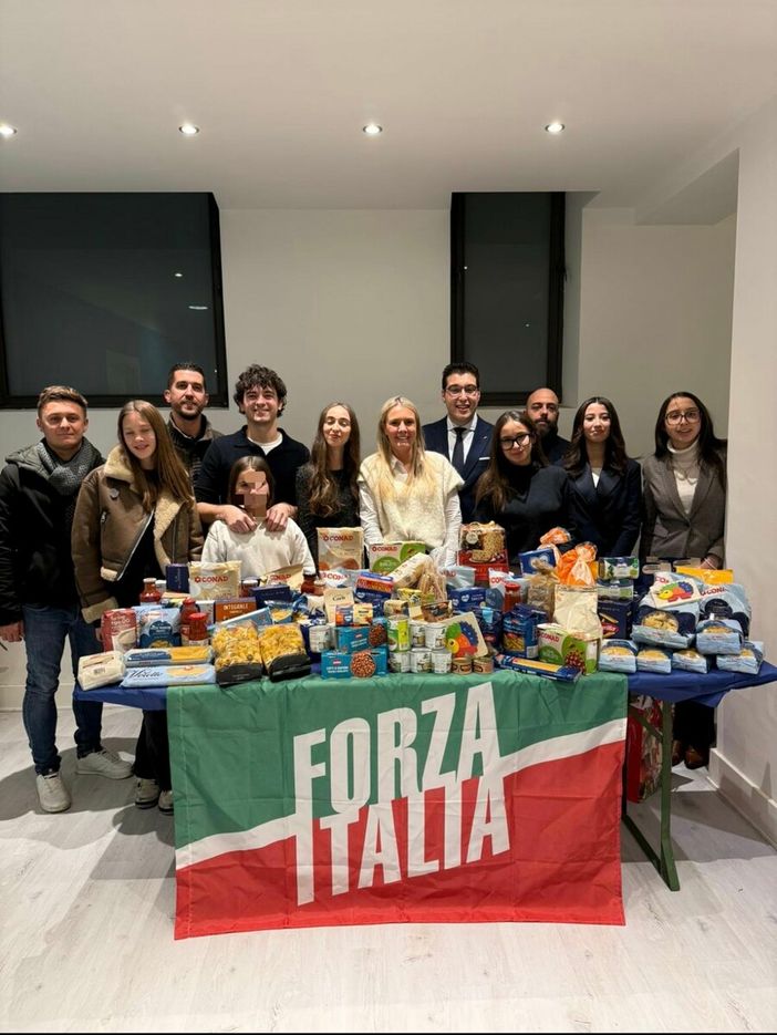 Natale di solidarietà per i giovani di Forza Italia Cuneo Natale di solidarietà per i giovani di Forza Italia Cuneo