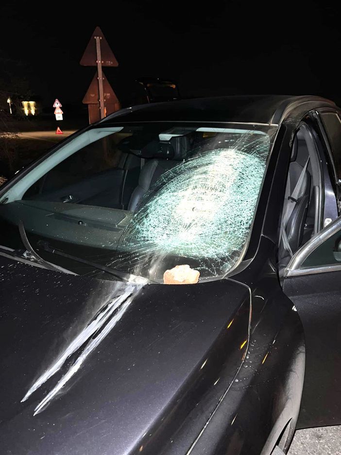 Nelle immagini i due veicoli danneggiati