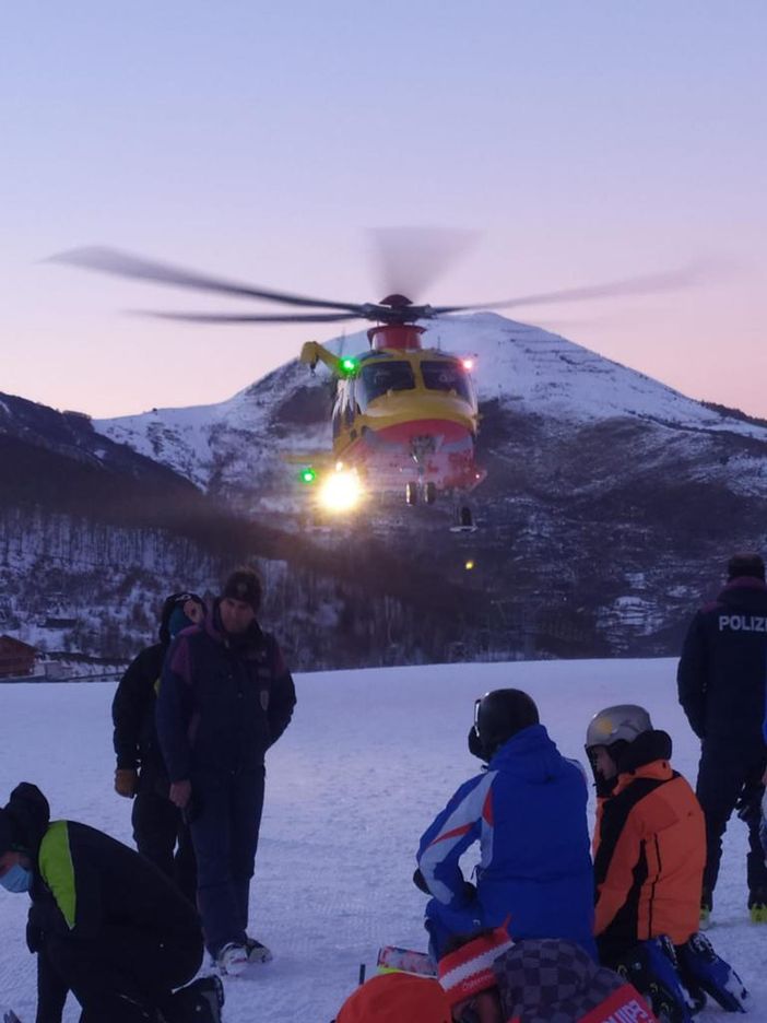 I soccorsi al sciatore caduto sulla pista del Carosello