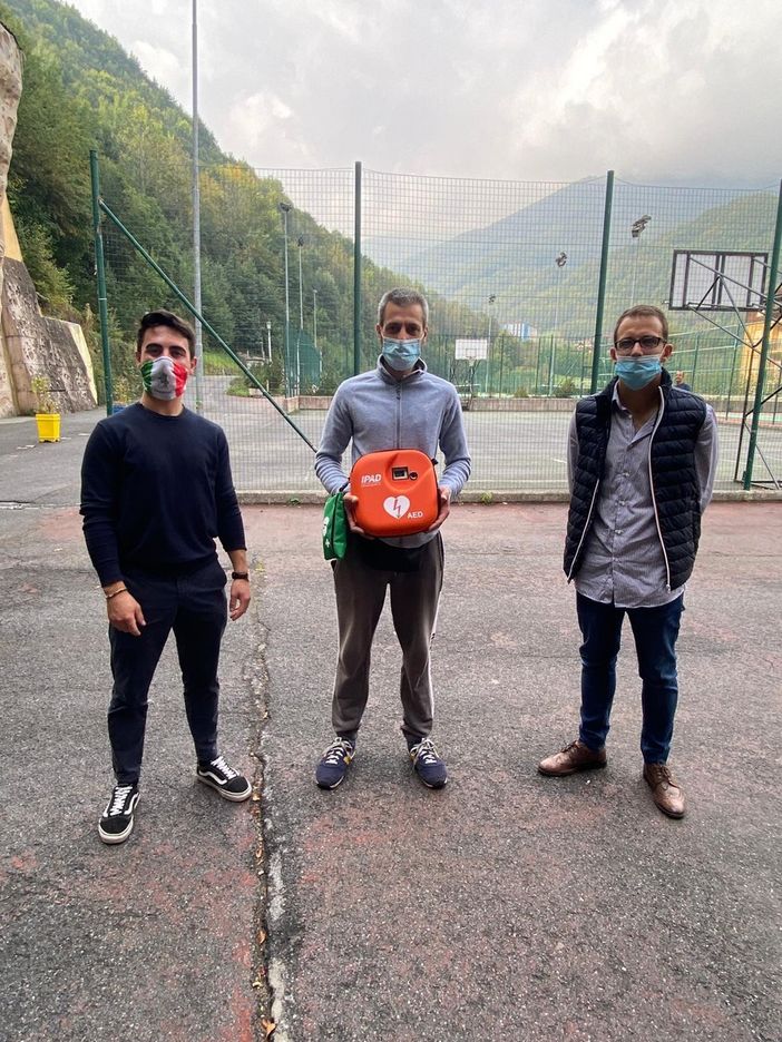 Consegnato Dae al centro sportivo "Fantino" di Limone Piemonte Consegnato Dae al centro sportivo "Fantino" di Limone Piemonte