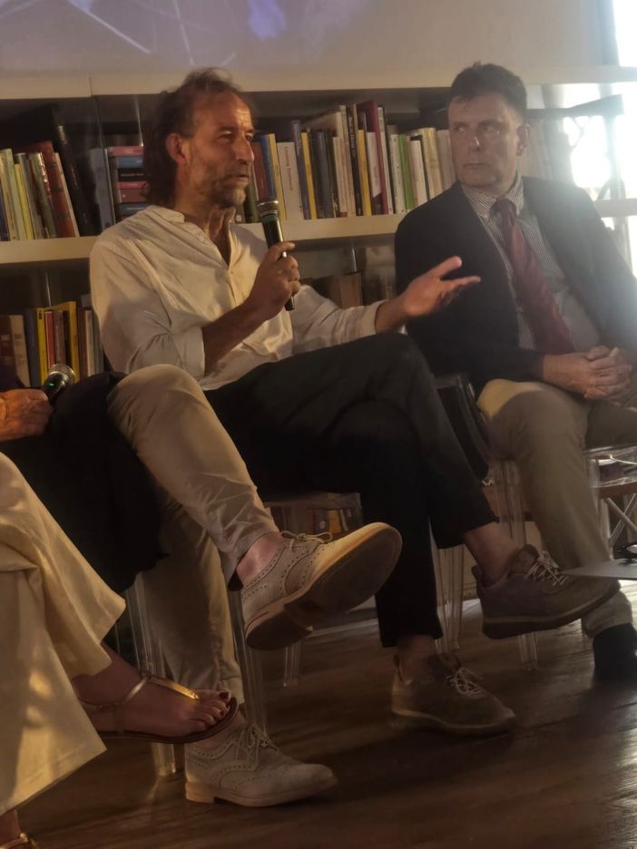 Osvaldo Bellino interviene alla presentazione dell'edizione 2025 di Collisioni, ieri al Circolo dei Lettori di Torino Osvaldo Bellino interviene alla presentazione dell'edizione 2025 di Collisioni, ieri al Circolo dei Lettori di Torino