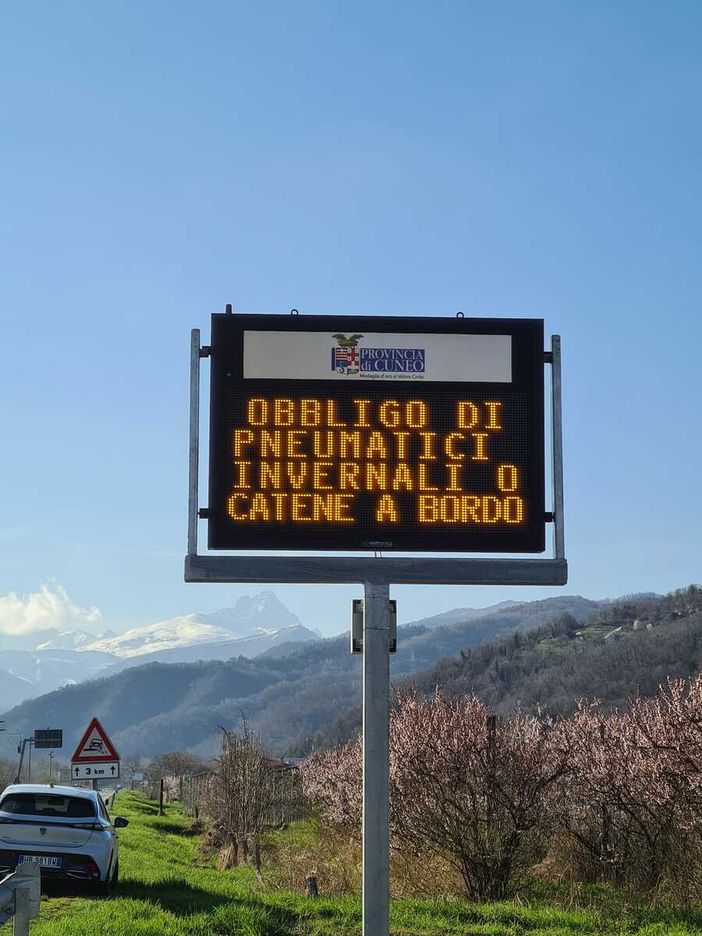 Uno dei tre pannelli a messaggio variabile installati sulla sp 251 Uno dei tre pannelli a messaggio variabile installati sulla sp 251
