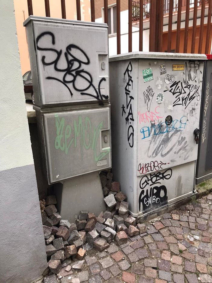 Le immagini pubblicate che la titolare de "La Bookeria" di via Paruzza ha pubblicato sulle sue pagine social