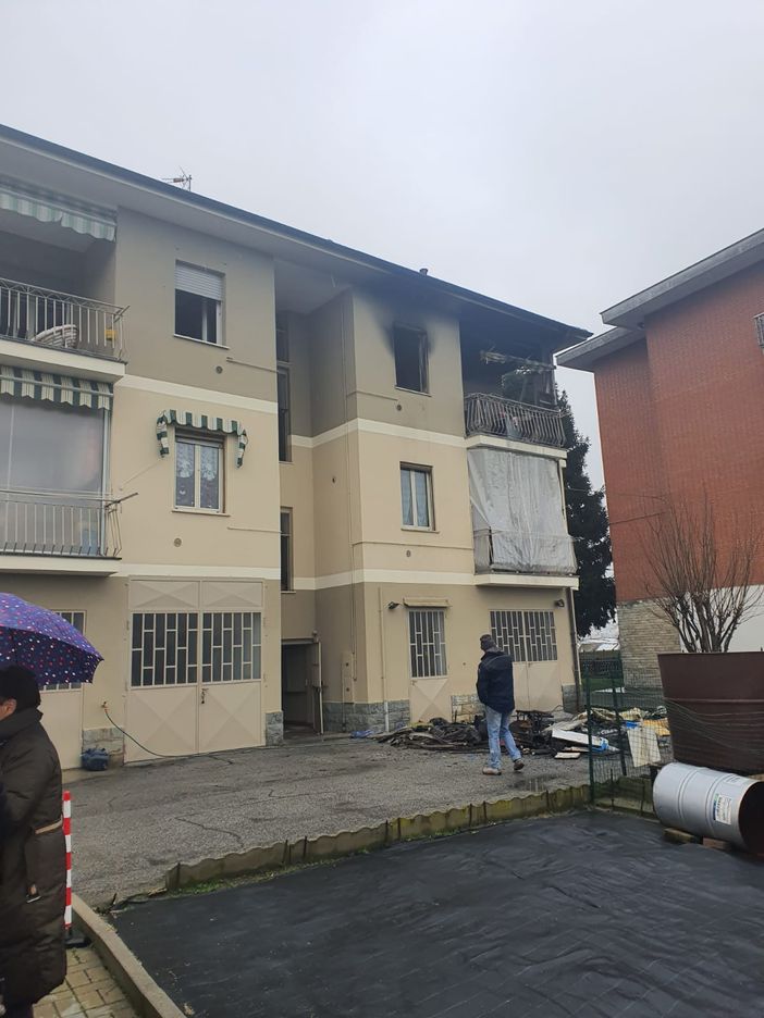 Incendio a Cavallermaggiore: distrutto un appartamento in via Bra