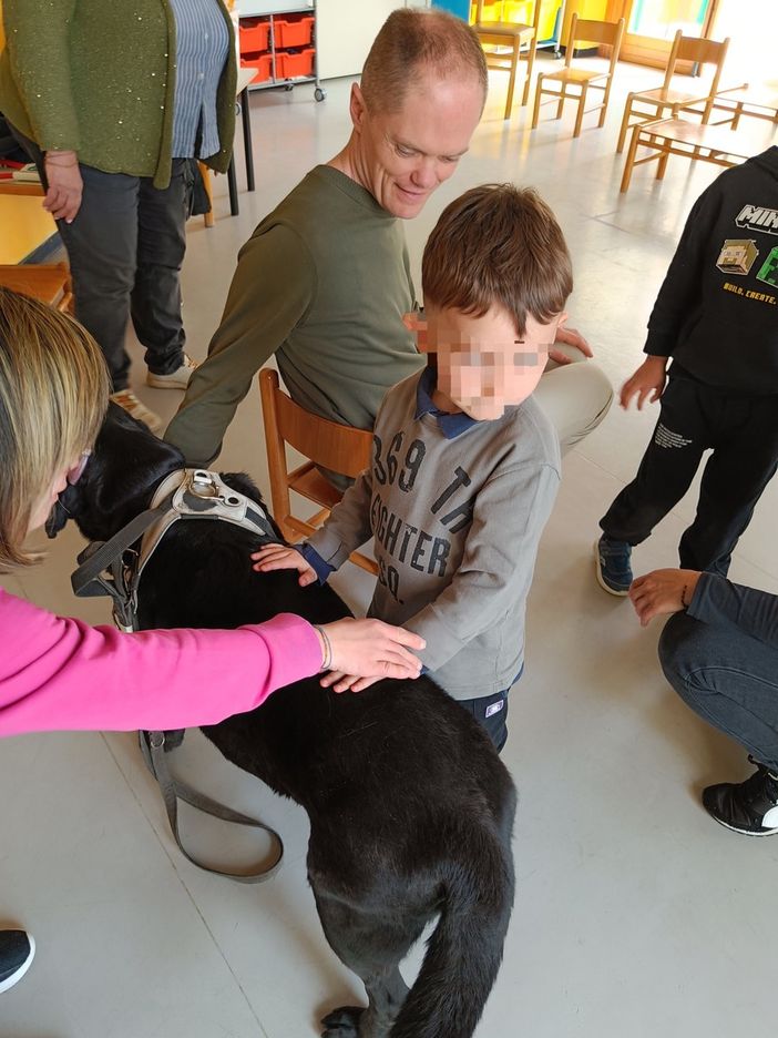 Sorpresa per i bimbi della Scuola dell’Infanzia Gullino di Cuneo: in aula un volontario U.N.I.Vo.C ed il cane guida Dante