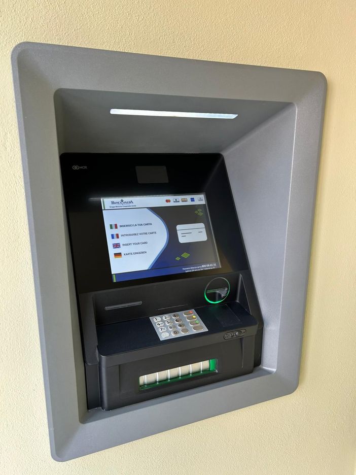 Il Bancomat,  posizionato all’interno dell’edificio scolastico di via Giordano