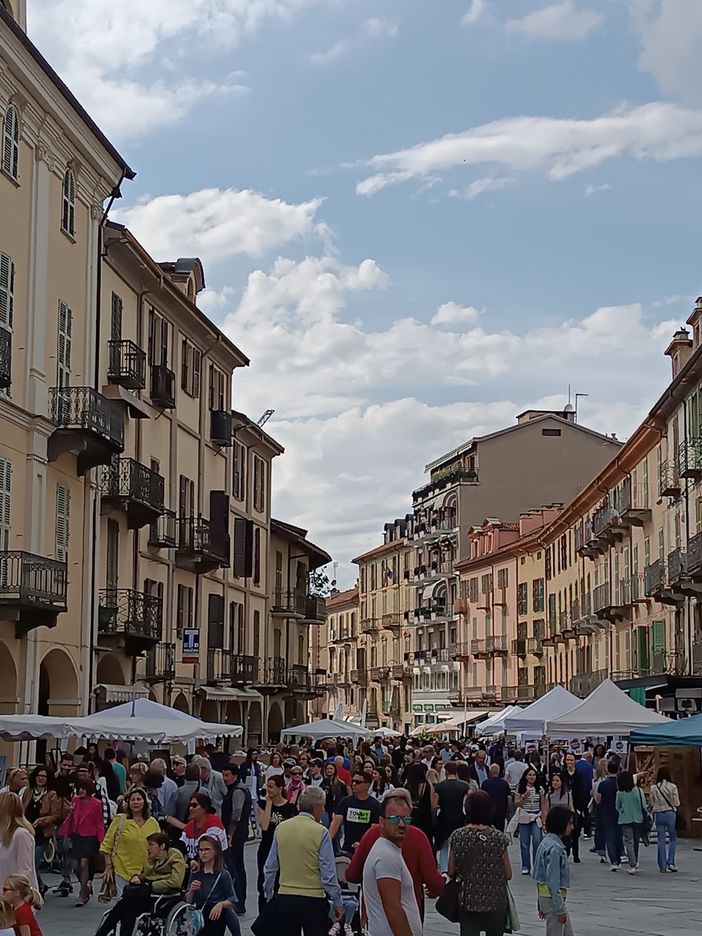 Saluzzo, Negozi in strada in una precedente edizione Saluzzo, Negozi in strada in una precedente edizione