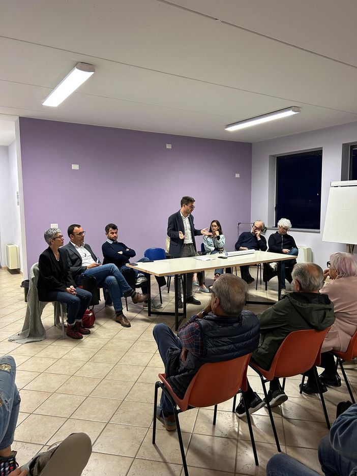 Un momento della Giunta itinerante con i cittadini del quartiere Vivaro