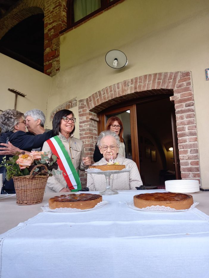 Il Comune di Cuneo ha festeggiato la centenaria Clara Aime Il Comune di Cuneo ha festeggiato la centenaria Clara Aime