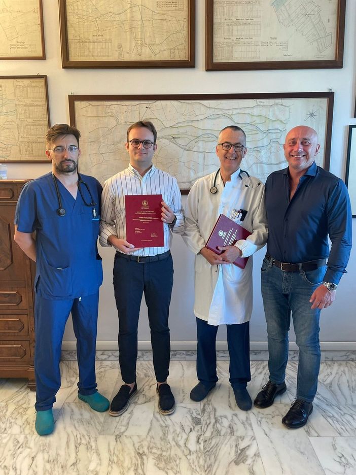 Sotto la guida del dottor Fenoglio, il cuneese Nicolò Dutto si è laureato in Medicina con il massimo dei voti Sotto la guida del dottor Fenoglio, il cuneese Nicolò Dutto si è laureato in Medicina con il massimo dei voti