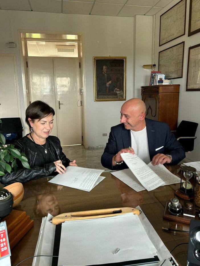 La dottoressa Bringhen con il Commissario dell'Azienda Ospedaliera S.Croce e Carle Livio Tranchida