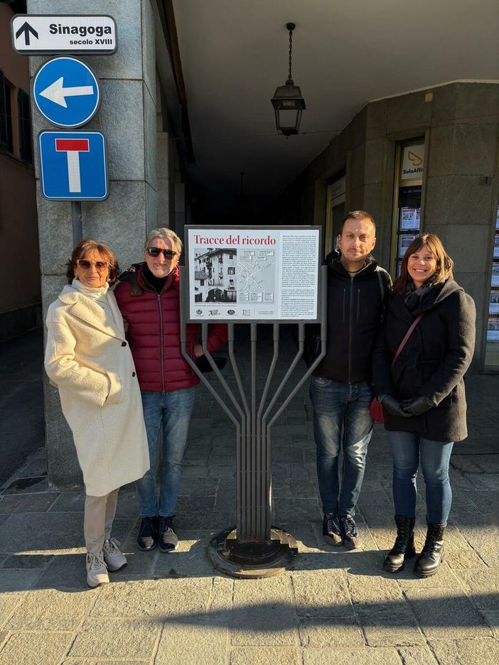 Il passaggio di consegne per la cura delle targhe della memoria a Saluzzo