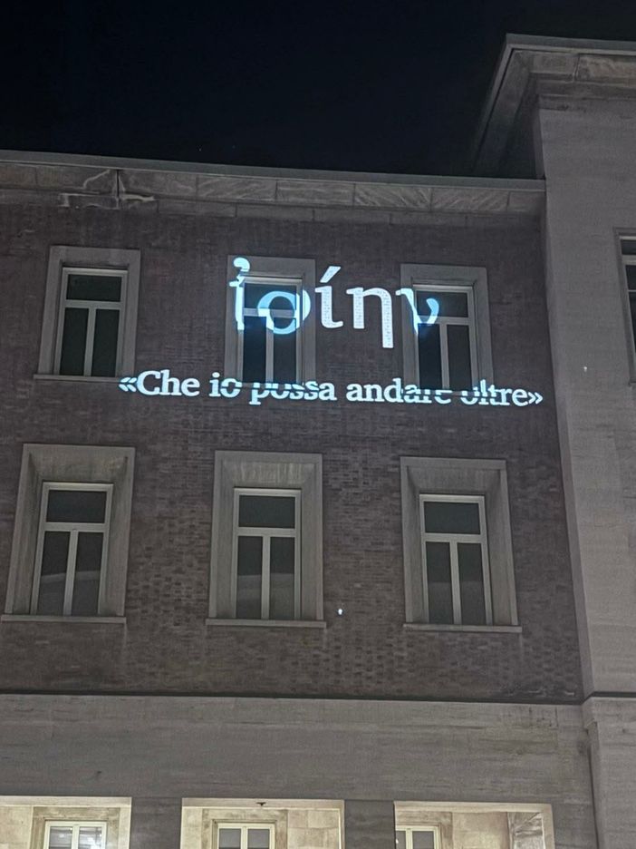 La scritta apparsa sulla facciata del liceo Classico di Cuneo