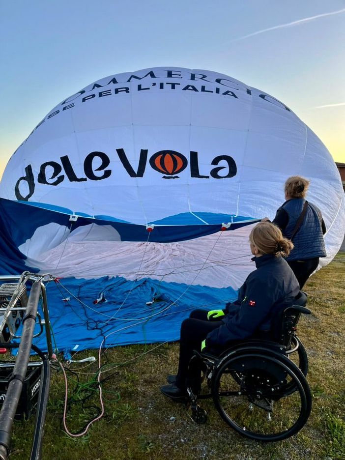 Adele vola da Mondovì ai cieli di Angera, sul Lago Maggiore Adele vola da Mondovì ai cieli di Angera, sul Lago Maggiore