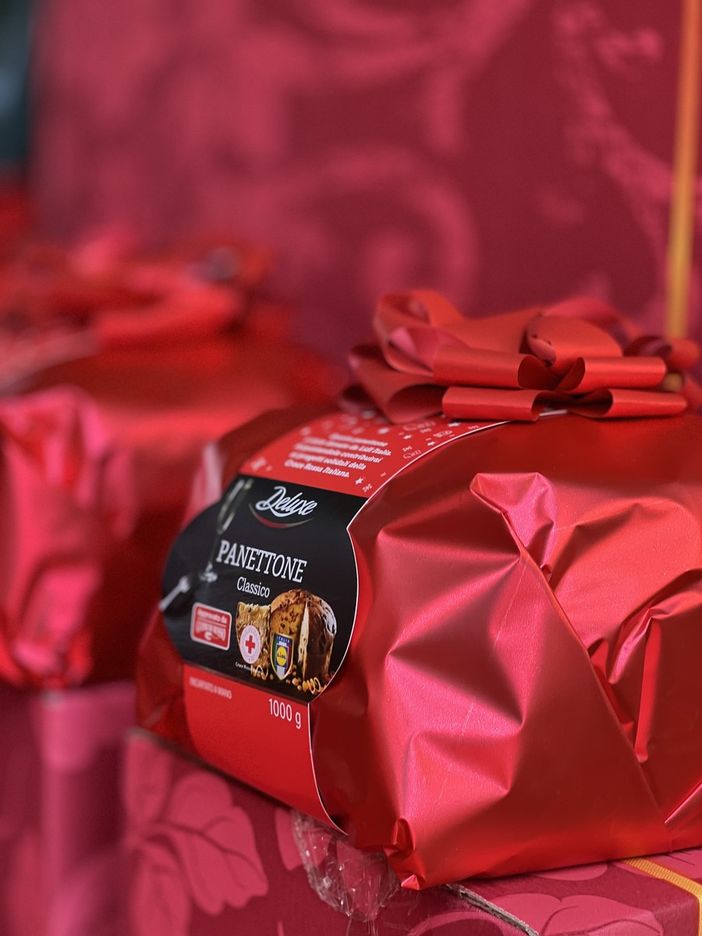 Il panettone solidale della Croce Rossa di Cuneo per acquistare un mezzo per trasporto disabili