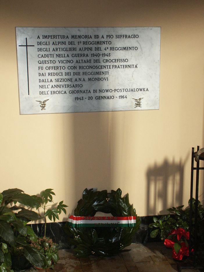 La lapide a ricordo di Nowopostojalowka presso la Chiesa del Sacro Cuore di Gesù