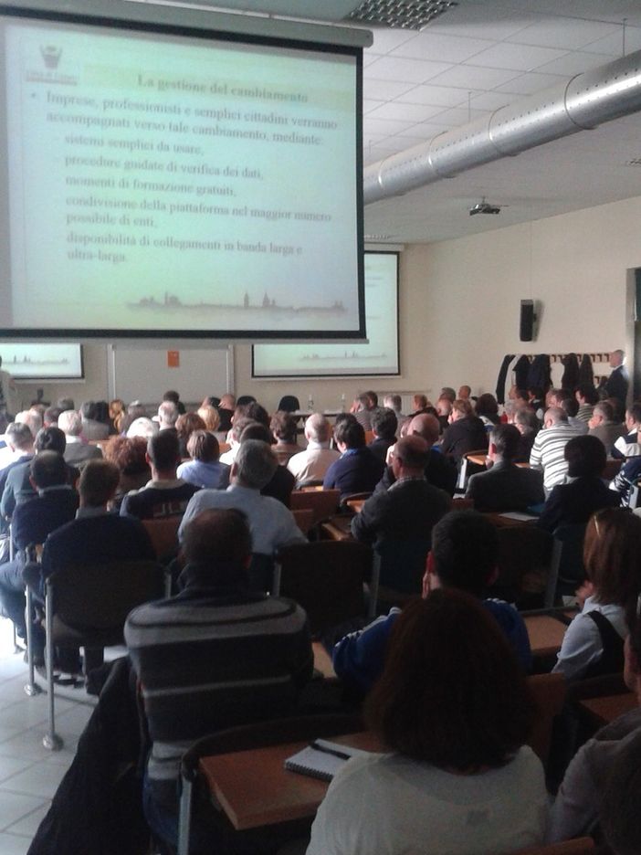 In 400 al seminario di formazione per la presentazione delle pratiche edilizie on line del Comune di Cuneo